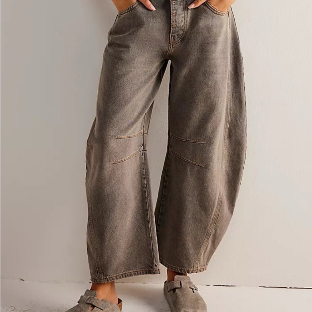 FREE PEOPLE WE THE FREE LUCK YOU MID-RISE BARREL JEANS - ARCHIVE GREY